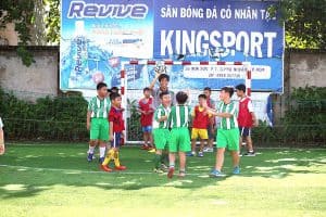 ベトナム最大のサッカースクールでインターン